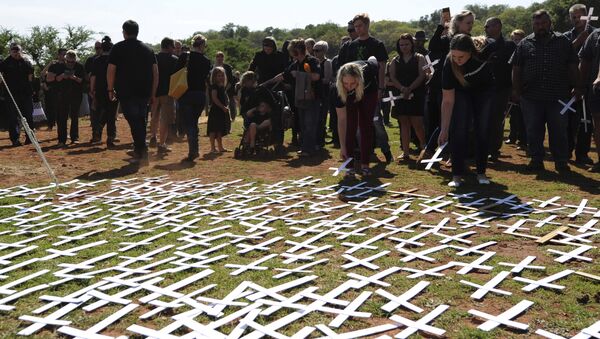 People place white crosses, representing farmers killed in the country, at a ceremony at the Vorrtrekker Monument in Pretoria - Sputnik International