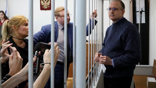 Former U.S. Marine Paul Whelan, who was detained on suspicion of spying, stands inside a defendants' cage as he attends a court hearing regarding the extension of his detention, in Moscow, Russia, May 24, 2019 - Sputnik International