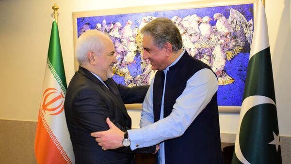 In this photo released by the Foreign Office, Pakistani Foreign Minister Shah Mehmood Qureshi, right, shakes hands with Iranian Foreign Minister Mohammad Javad Zarif at the Foreign Ministry in Islamabad, Pakistan, Friday, May 24, 2019 - Sputnik International