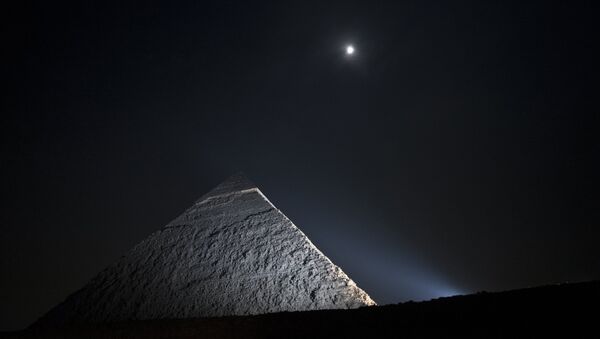 A picture taken on November 16, 2013, shows the moon above a pyramid in Giza, on the outskirts of Cairo - Sputnik International