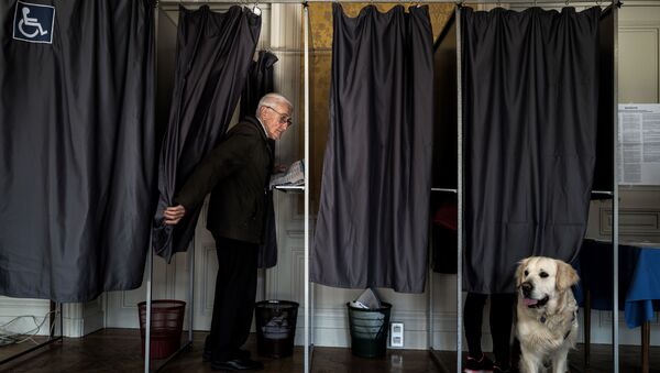 A person is seen in a polling booth during the vote for the European parliament elections, on May 26, 2019 in Le Puy-en-Velay. - Sputnik International