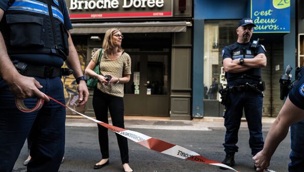 Police officers set a perimeter in front a 'Brioche doree' bakery before French Mayor of Lyon's visit on May 25, 2019 the day after a suspected package bomb blast along a pedestrian street in the heart of Lyon, southeast France - Sputnik International