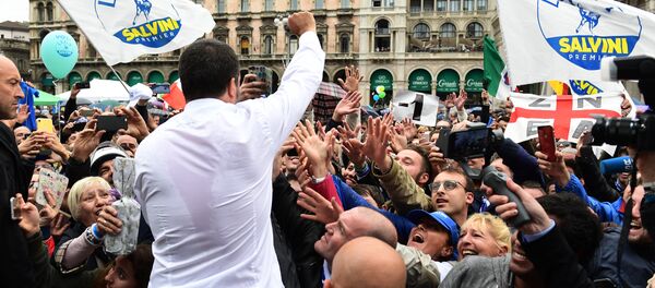 Italian Deputy Prime Minister and Interior Minister Matteo Salvini (C) greets supporters during a rally of European nationalists ahead of European elections on May 18, 2019, in Milan - Sputnik International