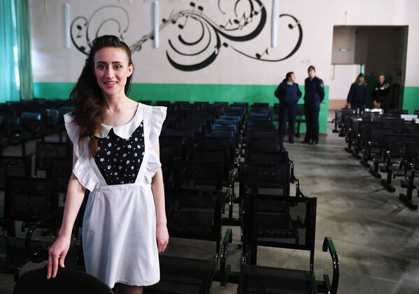 School Graduate After 'Last Bell' Concert in Reformatory Colony in Novosibirsk Oblast - Sputnik International