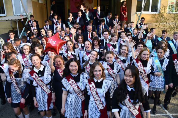 Students During 'Last Bell' in Chita - Sputnik International