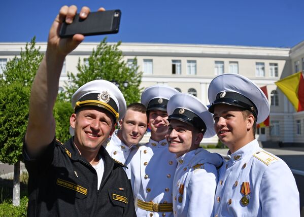 Nakhimov Naval Academy Cadets Celebrate 'Last Bell' in Sevastopol - Sputnik International
