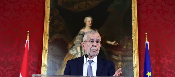 Austrian President Alexander Van der Bellen delivers a statement after a no-confidence vote against the government in Vienna, Austria May 27, 2019 Austrian President Alexander Van der Bellen delivers a statement after a no-confidence vote against the government in Vienna, Austria May 27, 2019 - Sputnik International
