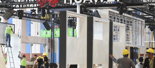 Workers are seen near the booth of Huawei Technologies, under construction at the venue of China International Big Data Industry Expo in Guiyang, Guizhou province, China 22 May 2019 Workers are seen near the booth of Huawei Technologies, under construction at the venue of China International Big Data Industry Expo in Guiyang, Guizhou province, China 22 May 2019 - Sputnik International