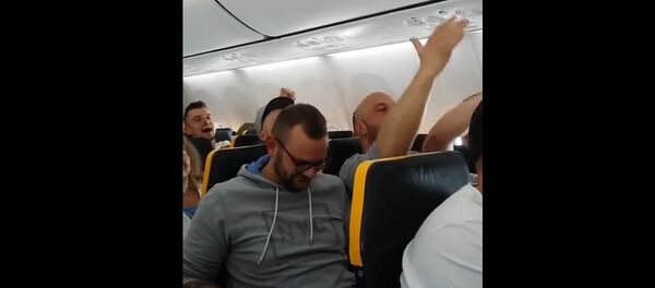 Germans chanting racist slurs - Sputnik International