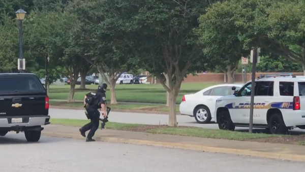 Police Officer responds to reports of a shooting in a Virginia Beach municipal center, May 31, 2019 - Sputnik International