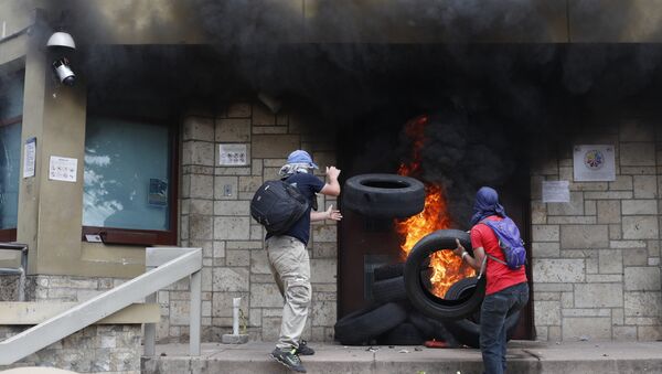 Protesters add tires to a fire outside the main entrance into the U.S. Embassy during a protest against the government of President Juan Orlando Hernandez, in Tegucigalpa, Honduras, Friday, May 31, 2019. - Sputnik International