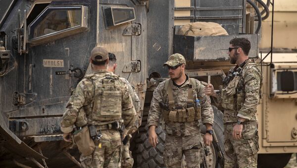 US soldiers gather around their military vehicles near Omar oil field in the eastern Syrian Deir Ezzor province - Sputnik International