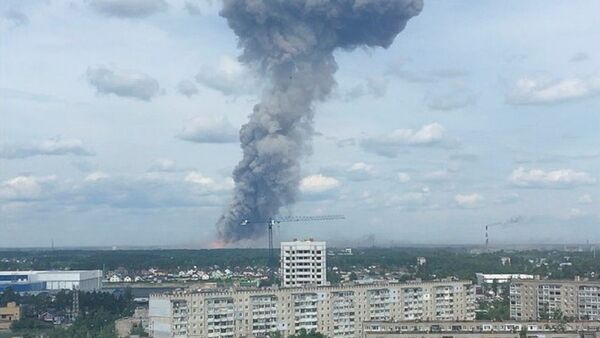 Smoke rising from the site of blasts at an explosives plant in the town of Dzerzhinsk, Nizhny Novgorod Region, Russia - Sputnik International