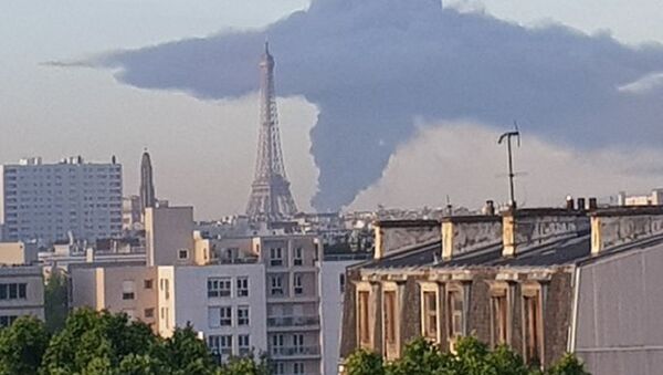 Plume of smoke over Paris - Sputnik International