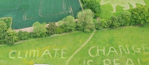Guess who's been busy today mowing a stiff message for Trump under the Stansted flightpath... Guess who's been busy today mowing a stiff message for Trump under the Stansted flightpath... - Sputnik International