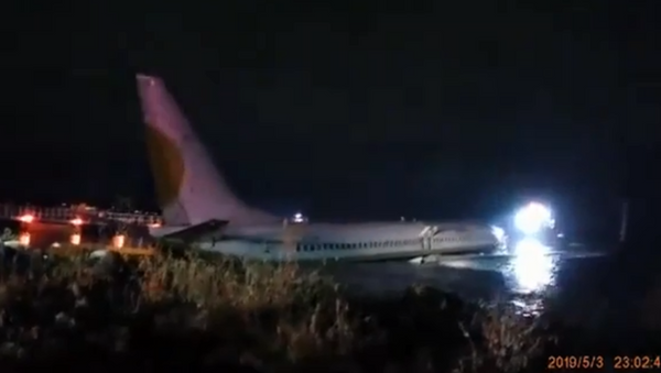 Florida's Florida Fish and Wildlife Conservation Commission releases bodycam footage showing police response to May 3 incident in which a Miami Air plane skidded from the runway and into a nearby river. - Sputnik International