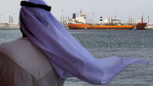 An Emirati man looks on at the port of Fujairah in the Gulf Emirate, on May 13, 2019 - Sputnik International