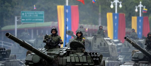 Venezuelan Russian-made Mi-17 helicopters overfly a column of T-72B tanks during a military parade to celebrate Venezuela's 206th anniversary of iIndependence in Caracas on July 5, 2017 - Sputnik International