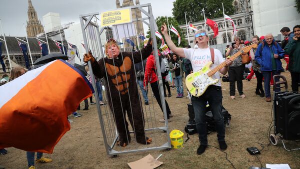 Demonstrators perform as they take part in a protest against U.S. President Donald Trump in London, Britain, June 4, 2019 - Sputnik International