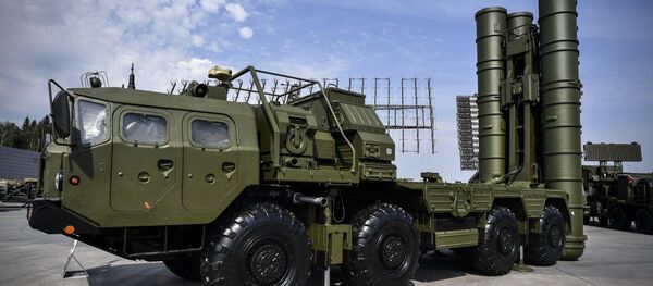 Russian S-400 anti-aircraft missile launching system is displayed at the exposition field in Kubinka Patriot Park outside Moscow on August 22, 2017 during the first day of the International Military-Technical Forum Army-2017 - Sputnik International