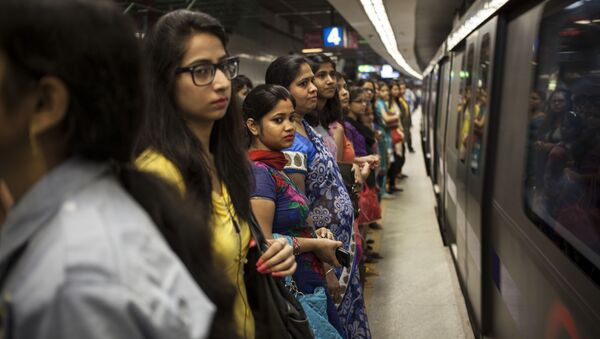 Commuters wait to board a women only compartment of a metro in New Delhi, India, Thursday, June 26, 2014 - Sputnik International