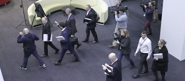 In this image made from video, Australia's Federal Police, top, enter the Australian Broadcasting Corporation, the national public broadcaster, during a raid on their offices in Sydney, Australia In this image made from video, Australia's Federal Police, top, enter the Australian Broadcasting Corporation, the national public broadcaster, during a raid on their offices in Sydney, Australia - Sputnik International