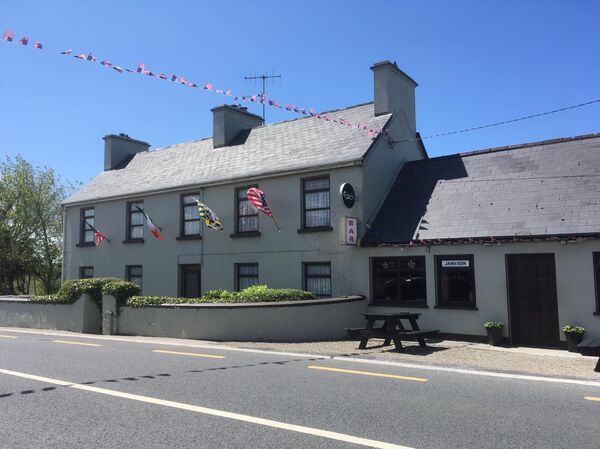 Village shop where Declan Reeney is working - Sputnik International