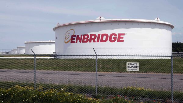 This June 29, 2018 photo shows tanks at the Enbridge Energy terminal in Superior, Wis. Enbridge Energy is delaying the startup of its planned Line 3 replacement crude oil pipeline through northern Minnesota by a year. - Sputnik International