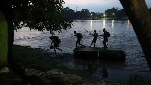 Migrants on rafts reach the Mexico shore after crossing the Suchiate river on the Guatemala – Mexico border, near Ciudad Hidalgo, Mexico, Wednesday, June 5, 2019 - Sputnik International