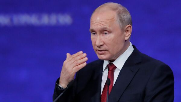 Russian President Vladimir Putin delivers a speech during a session of the St. Petersburg International Economic Forum (SPIEF), Russia June 7, 2019 - Sputnik International