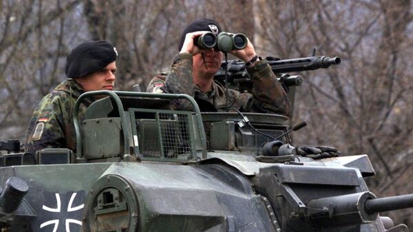 A German officer of the NATO contingent deployed in Macedonia looks through his binoculars - Sputnik International