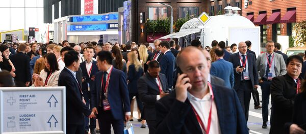 SPIEF 2019 visitors on one of the streets SPIEF 2019 visitors on one of the streets - Sputnik International