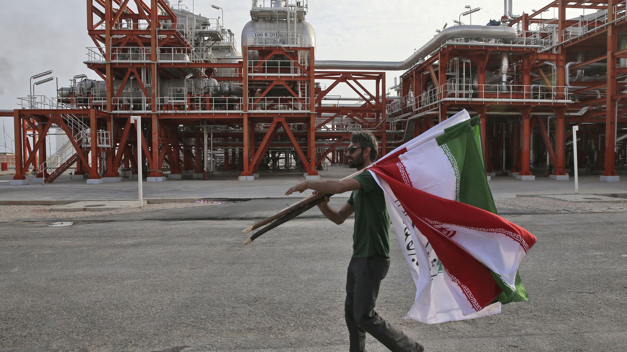 Iran Uncovers Vast New Gas Field Exceeding 200 Billion Cubic Meter
