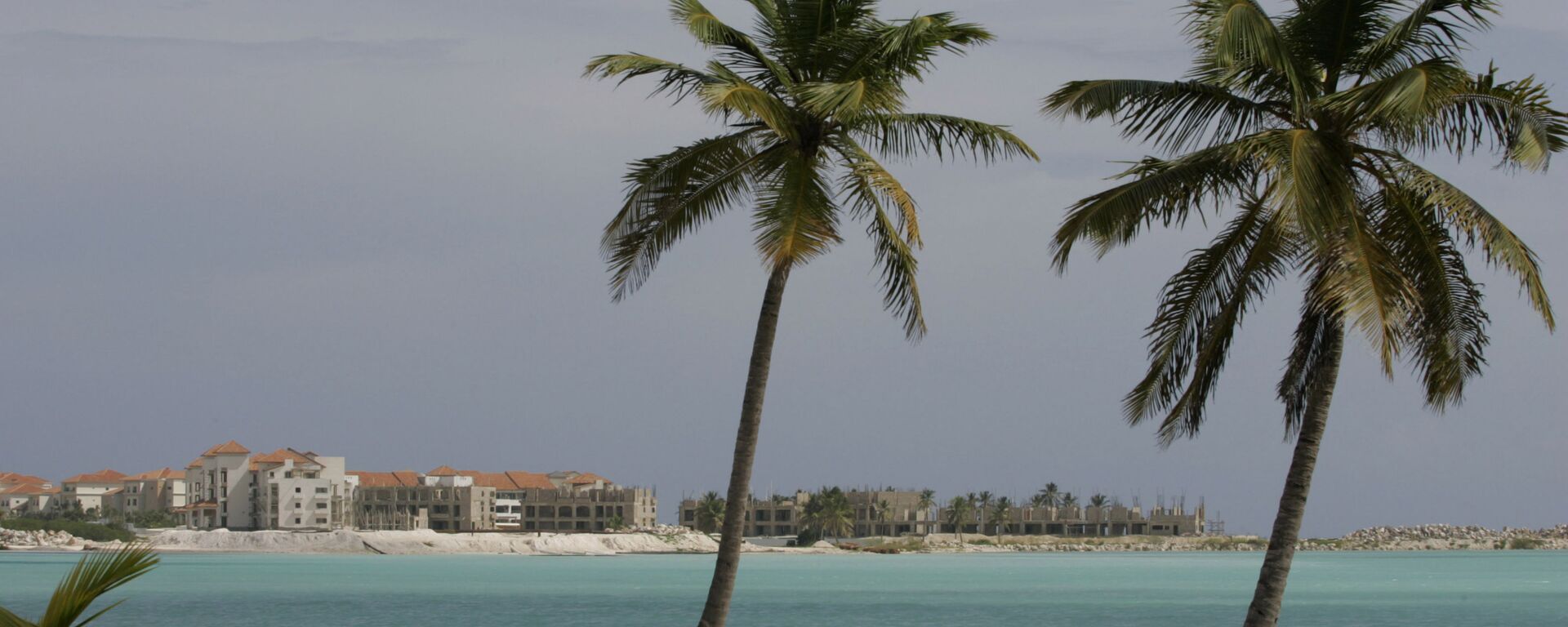 A view of the stalled construction of the Punta Palmera Condominium at the Cap Cana Resort in Punta Cana, Dominican Republic, Saturday, Nov. 15, 2008.  - Sputnik International, 1920, 04.12.2022