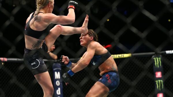 Valentina Shevchenko Knocks out Jessica Eye Defending Flyweight Title at UFC - Sputnik International