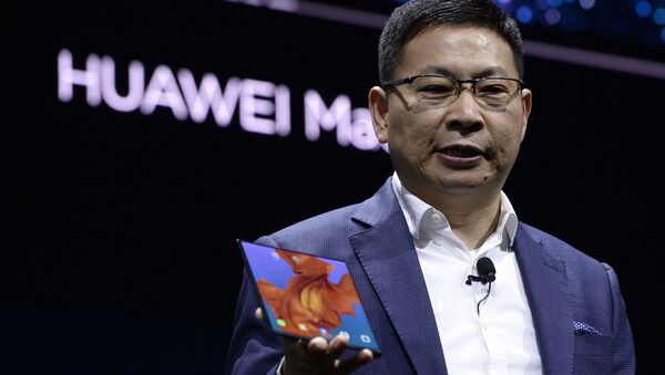 Richard Yu, the CEO of Huawei's consumer products division presents the new HUAWEI Mate X foldable smartphone at the Mobile World Congress (MWC), on the eve of the world's biggest mobile fair, on February 24, 2019 in Barcelona - Sputnik International