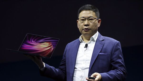 Huawei CEO Richard Yu displays a new HUAWEI MateBook X Pro laptop at the Mobile World Congress, in Barcelona, Spain, Sunday, Feb. 24, 2019 - Sputnik International