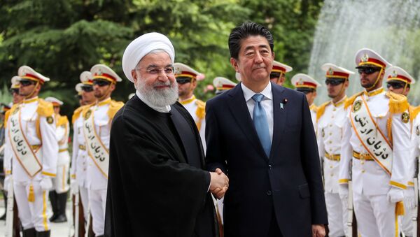 Iranian President Hassan Rouhani shakes hands with Japan's Prime Minister Shinzo Abe, during a welcome ceremony in Tehran - Sputnik International