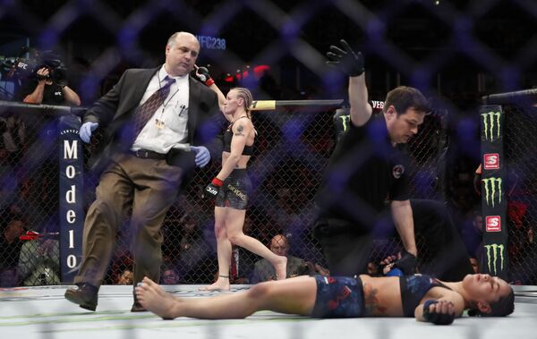 Valentina Shevchenko, rear, celebrates after knocking out Jessica Eye during their women's flyweight title mixed martial arts bout at UFC 238, Saturday, June 8, 2019, in Chicago. - Sputnik International