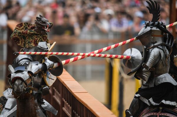 Men dressed as medieval knights compete during a tournament as they take part in the Times and Epochs historical re-enactment festival in Moscow's Kolomenskoye Park, Russia. - Sputnik International