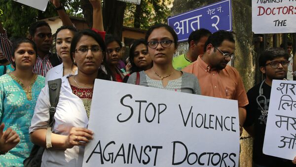 Indian doctors hold placard outside the King Edward Memorial hospital during a protest in Mumbai, India (File) - Sputnik International