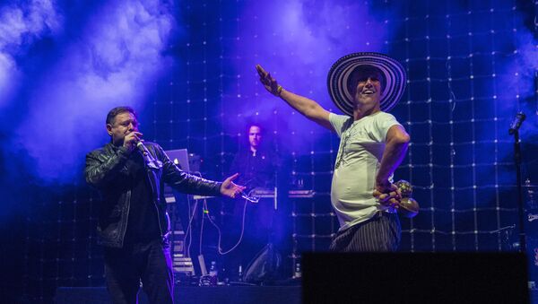 Shaun Ryder, left, and Bez, of British band Happy Mondays, perform on stage at the Brixton Academy in south London, Thursday, Dec. 3, 2015. Happy Mondays are on tour to celebrate the 25th anniversary of their album Pills 'n' Thrills and Bellyaches - Sputnik International