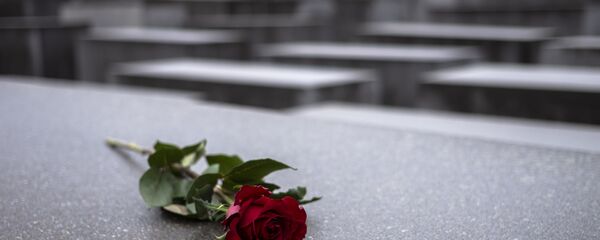A red rose lies on a slab of the Holocaust Memorial to commemorate the victims of the Nazis in Berlin, Sunday, Jan. 27, 2019. A red rose lies on a slab of the Holocaust Memorial to commemorate the victims of the Nazis in Berlin, Sunday, Jan. 27, 2019. - Sputnik International