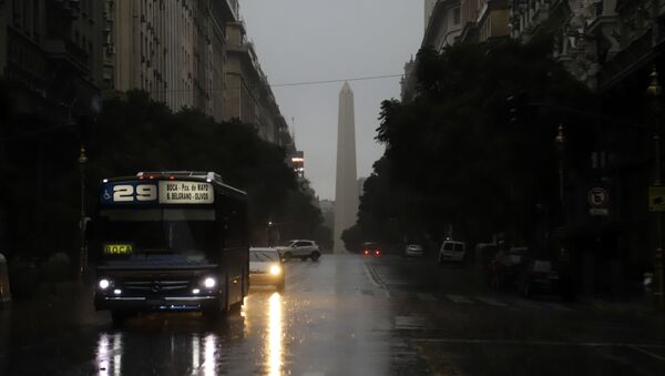 Photo released by Noticias Argentinas showing downtown Buenos Aires on June 16, 2019 during a power cut. - A massive outage blacked out Argentina and Uruguay Sunday, leaving both South American countries without electricity, power companies said. - Sputnik International