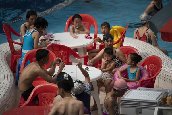 Chilling in Pyongyang: North Koreans Struggle With Summer Heat - Sputnik International