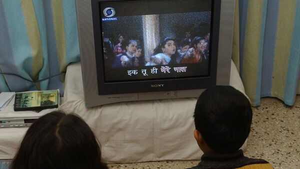Indian children watch 'Rangoli' a Hindi film on television with subtitles in New Delhi (File) - Sputnik International