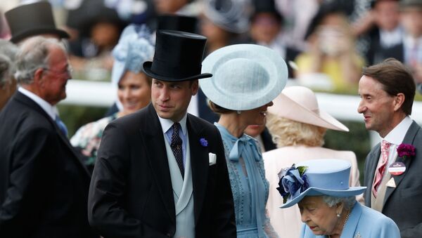 Britain's Prince William, Duke of Cambridge, (C) and Britain's Queen Elizabeth II (R) attend on day one of the Royal Ascot horse racing meet, in Ascot, west of London, on June 18, 2019. - Sputnik International