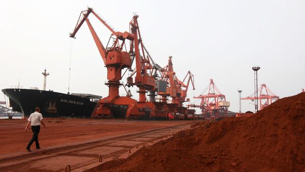 Bulldozer scoop soil containing various rare earth to be loaded on to a ship at a port in Lianyungang, east China's Jiangsu province on September 5, 2010 - Sputnik International