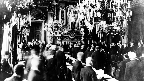 The signing of the Treaty of Versailles in 1919 - Sputnik International