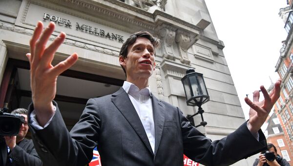 Britain's International Development Secretary Rory Stewart, a contender for the Conservative Party leadership, addresses members of the media as he leave the Millbank televsions studios in London on June 19, 2019 - Sputnik International
